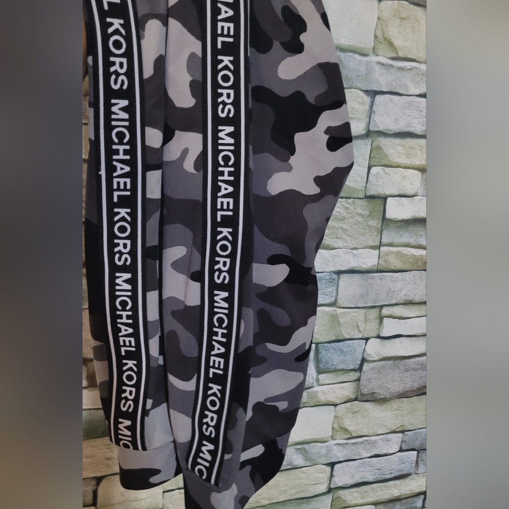 Michael kors size Large joggers in like new condition
